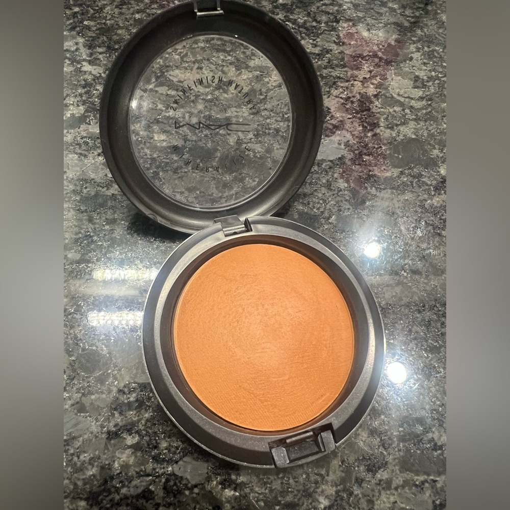 MAC Dark Deep Mineralize Skinfinish Natural